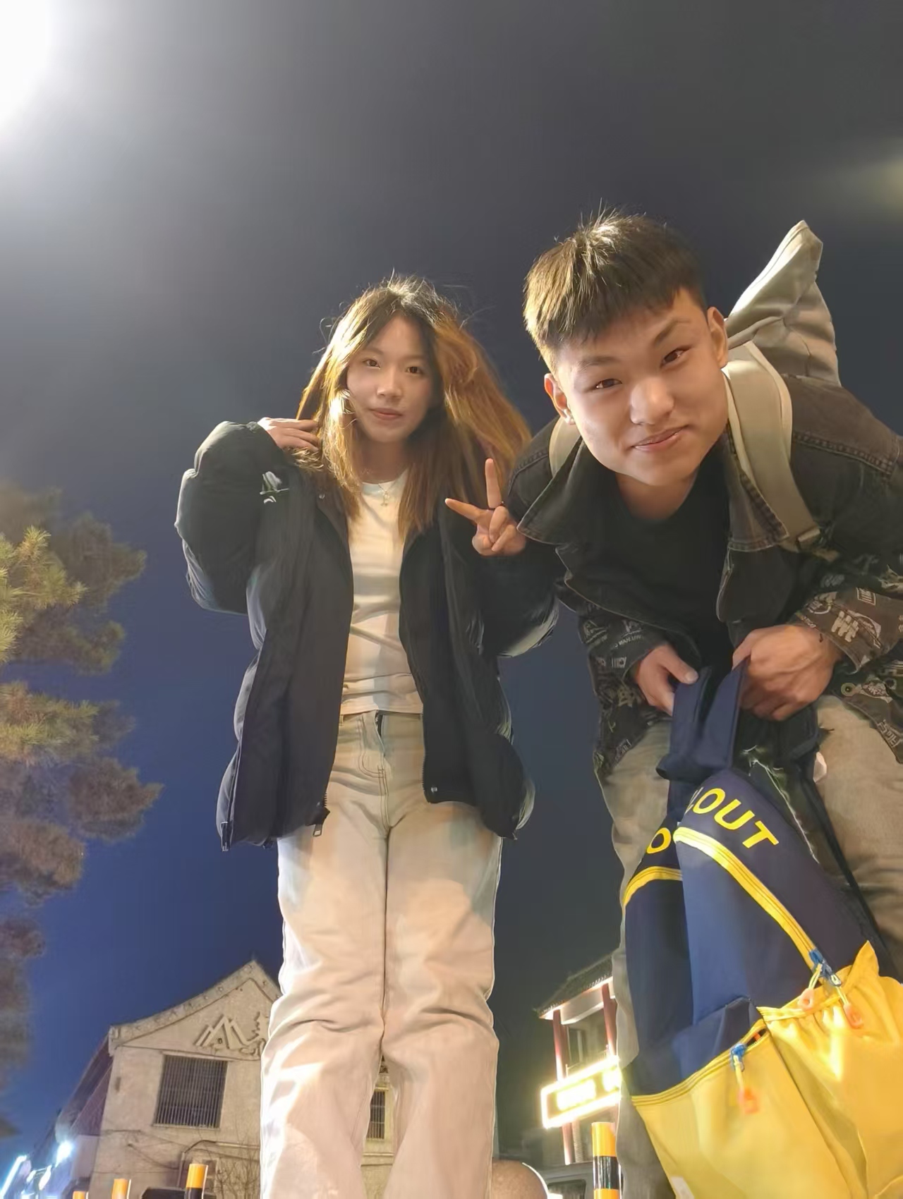 夜景古建情侣照